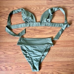 Londre swimwear, banded scrunch bottom size M. The new classic top, size M.